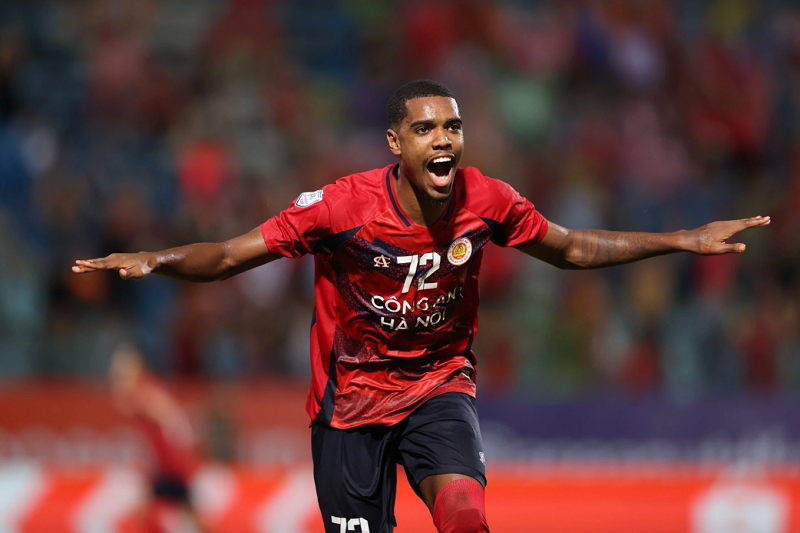 alan-grafite-ngoai-binh-khien-xuan-son-mat-ngu