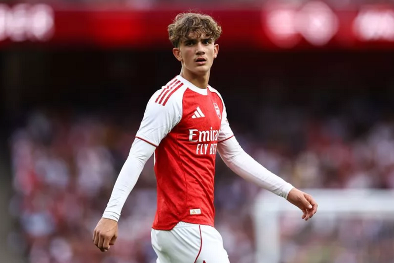 arsenal-loai-jesus-dua-dowman-vao-danh-sach-champions-league