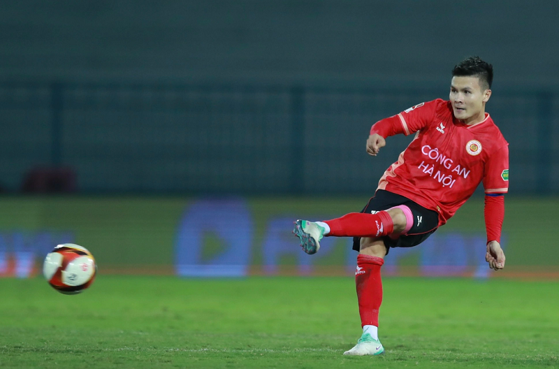 cu-dup-ruc-sang-tai-hang-day-quang-hai-tai-khang-dinh-dang-cap-dau-tau